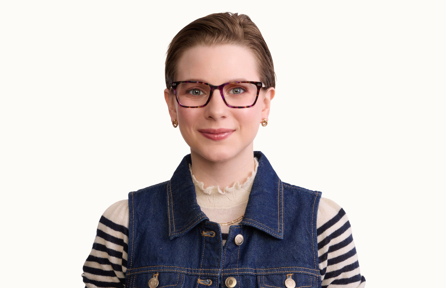 The Wanda - LifeStyle 1 - Pair Eyewear