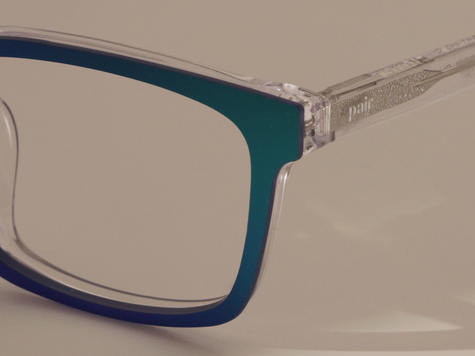The Peacock Ombre - LifeStyle Thumbnail Video1 - Pair Eyewear