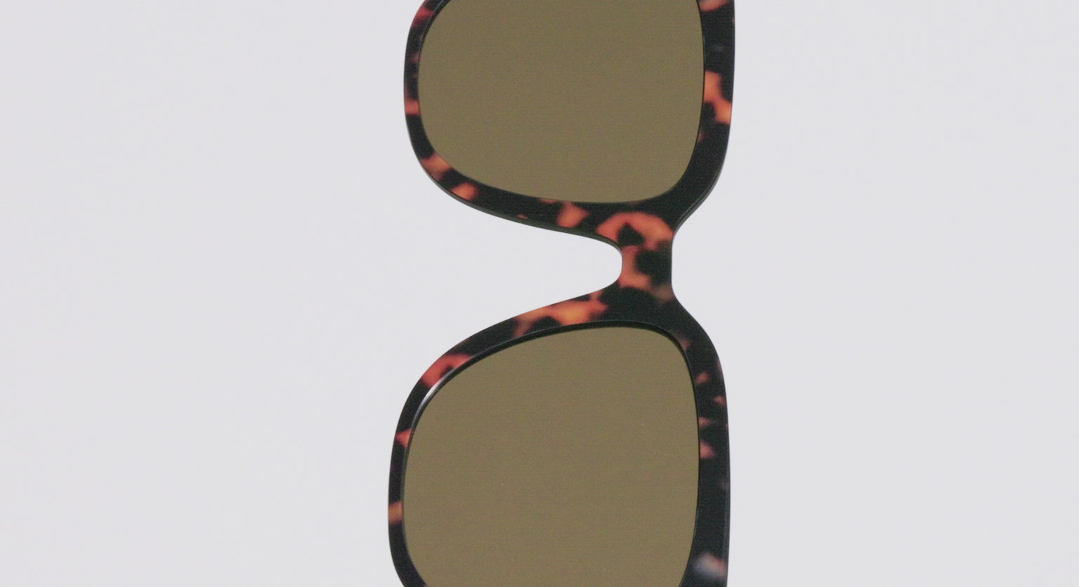 The Polarized Gray & Amber Tortoise Sun Top - LifeStyle Thumbnail Video1 - Pair Eyewear