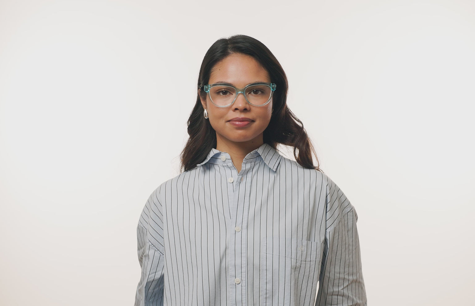 The Quinn - LifeStyle Thumbnail 2 - Pair Eyewear