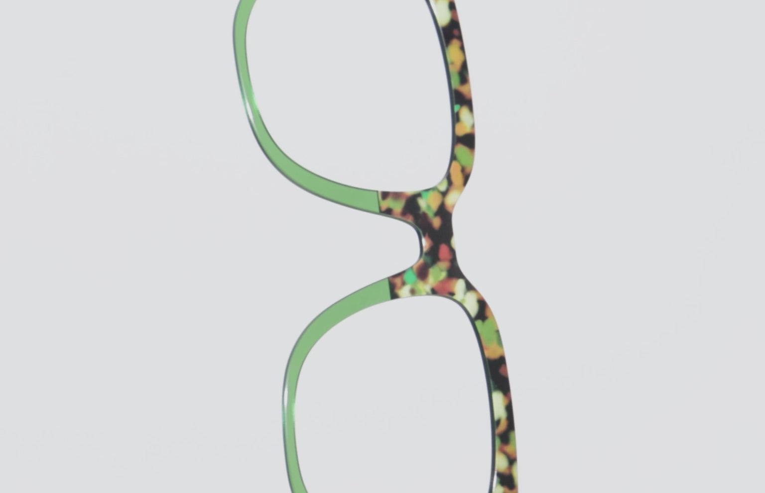 The Forest Tortoise Crystal Split - LifeStyle Thumbnail Video1 - Pair Eyewear