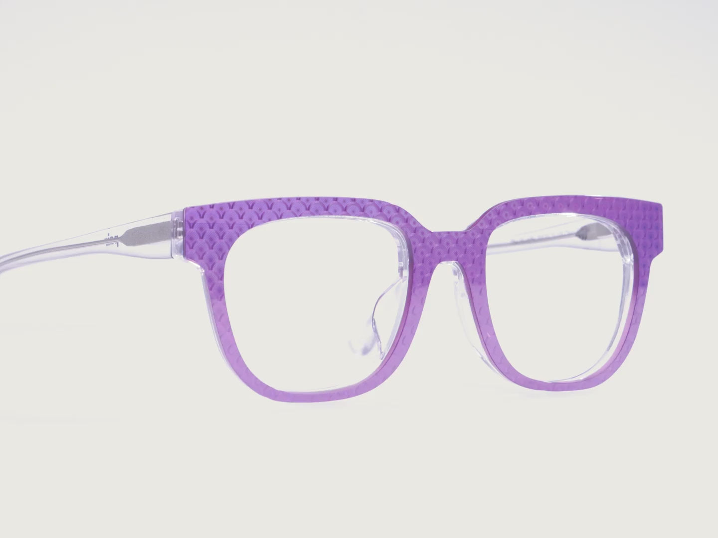 The Holographic Violet Scales - LifeStyle Thumbnail Video1 - Pair Eyewear