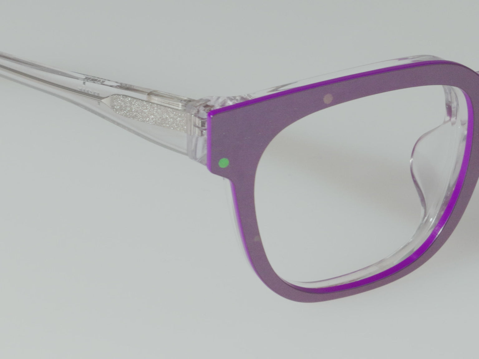 The Berry Jam Hexagons - LifeStyle Thumbnail Video1 - Pair Eyewear