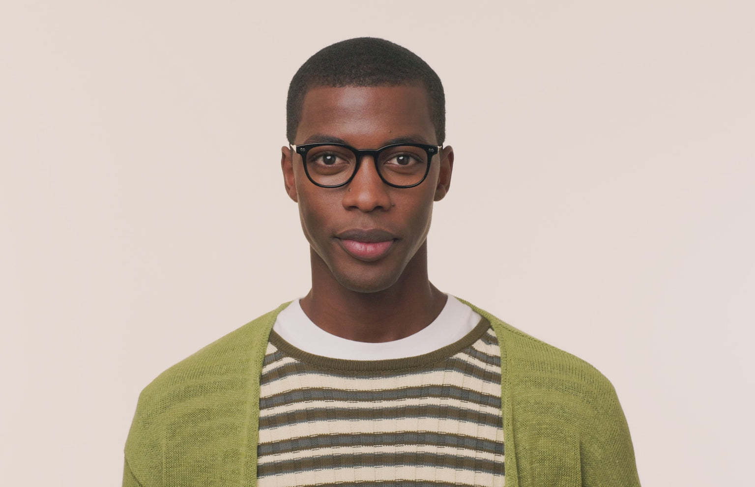 The Reese - Black Acetate Gold Metal - LifeStyle Thumbnail3 - Pair Eyewear
